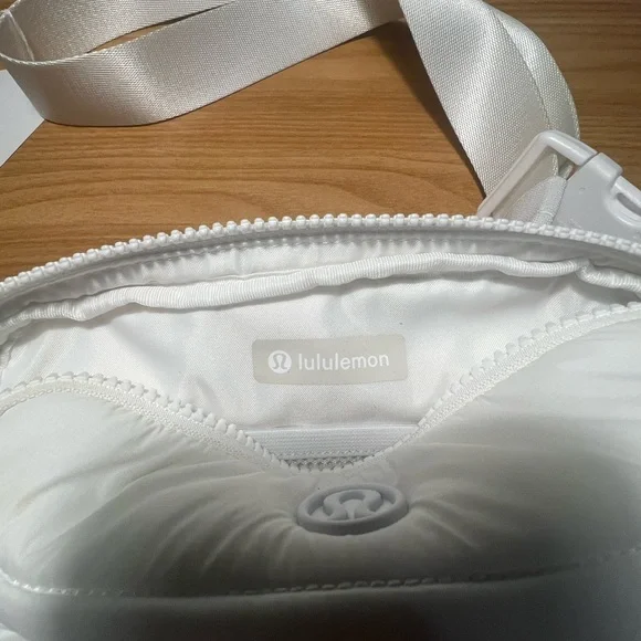 Lululemon Athletica White Quilted Shoulder Bag - Picture 3 of 7
